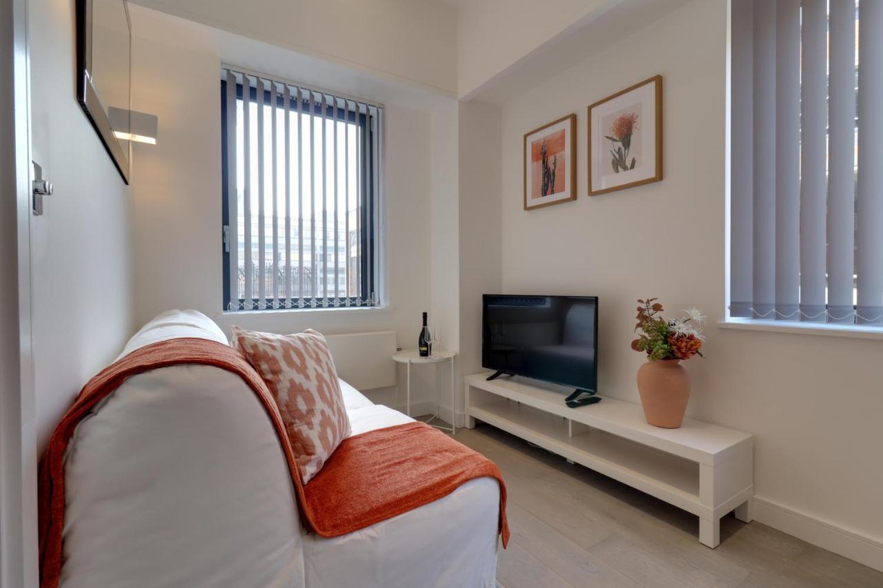 La Casa Suites Slough Bagian luar foto
