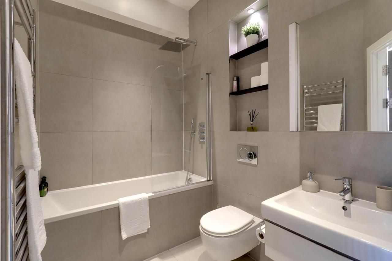 La Casa Suites Slough Bagian luar foto