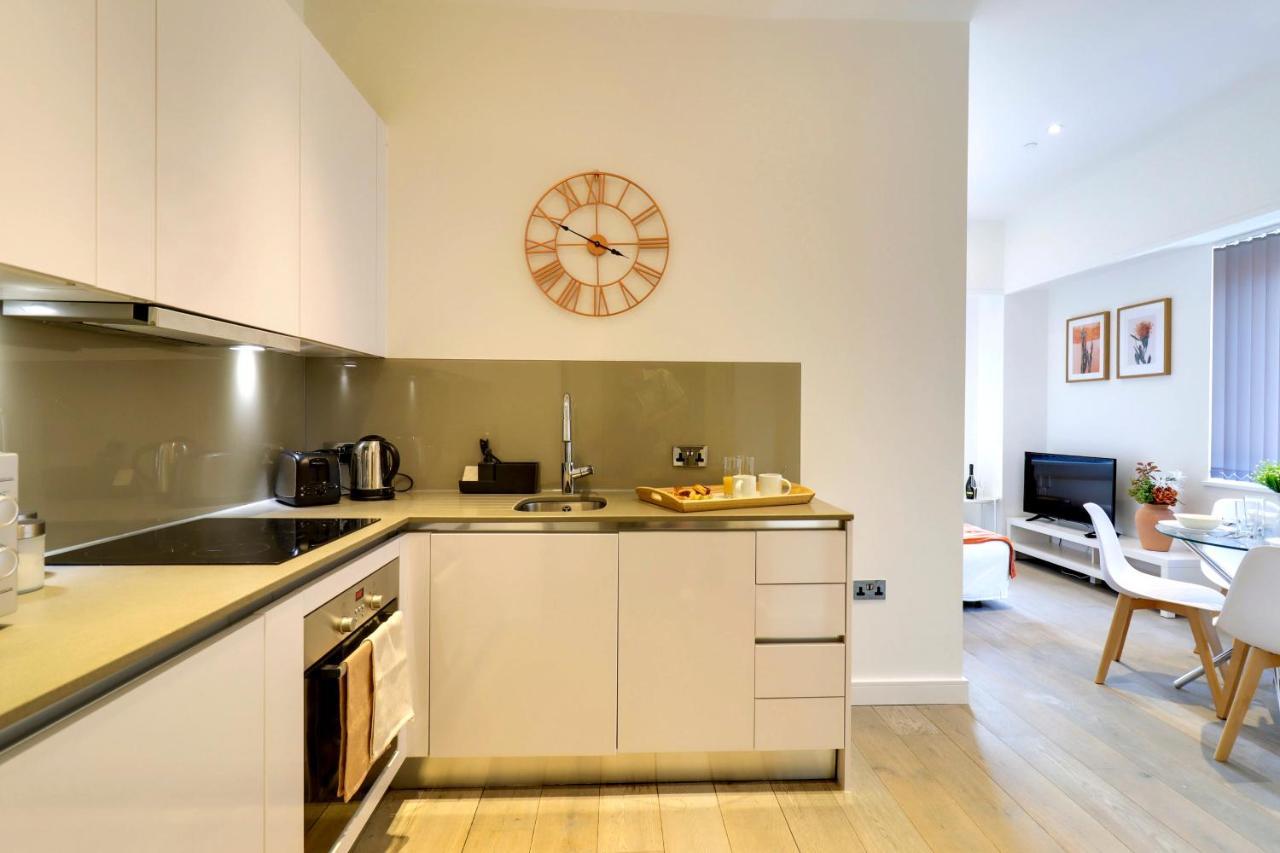 La Casa Suites Slough Bagian luar foto